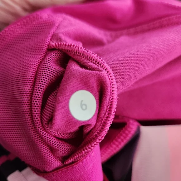 lululemon Cute Fushsia Racerback Tank with built-in bra Size 6 FP171 - Picture 4 of 9